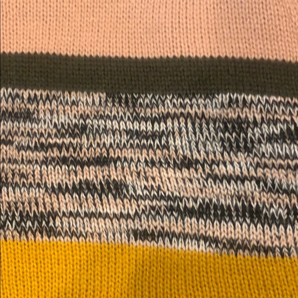 Brand New VICI Crop V-Neck Sweater - Picture 6 of 8